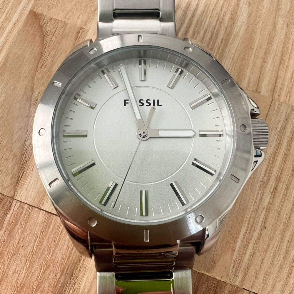Fossil mens stainless steel watch NEW BATTERY